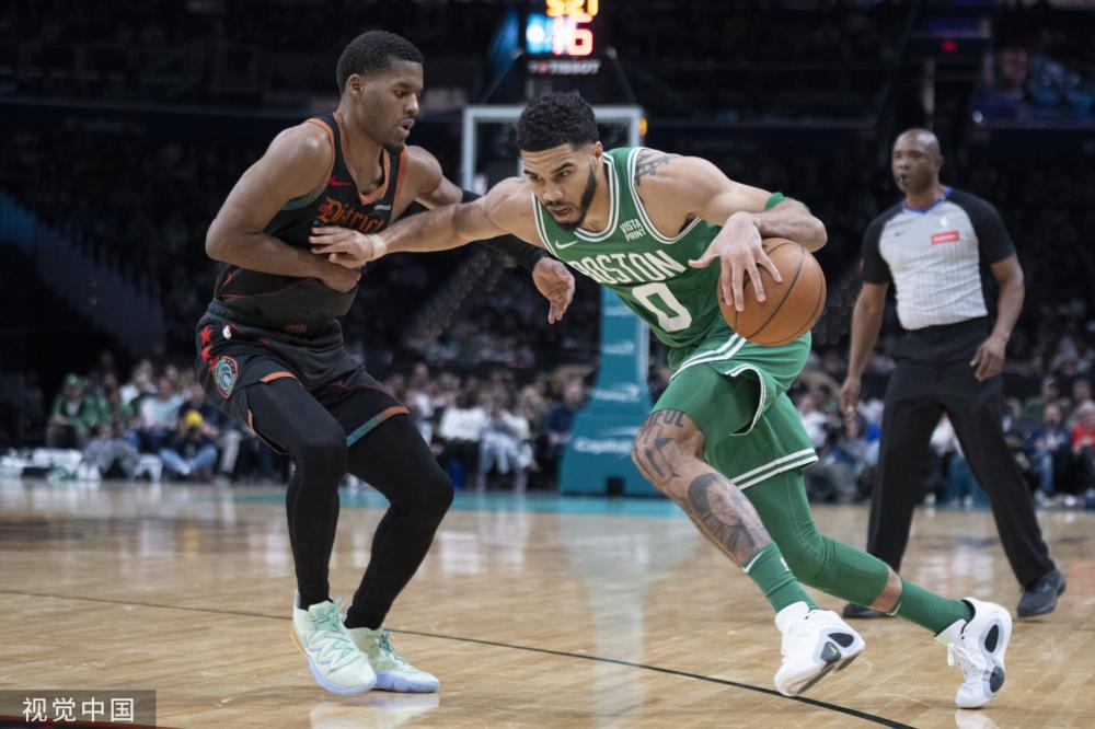 滑雪场的山 滑雪场的山